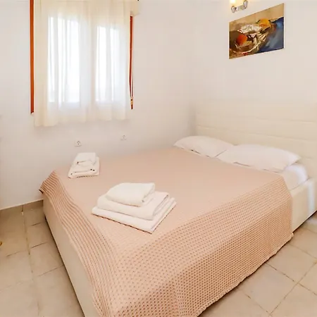 Marias / 3 Bedrooms 9 Guests