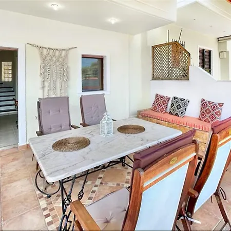 Marias / 3 Bedrooms 9 Guests