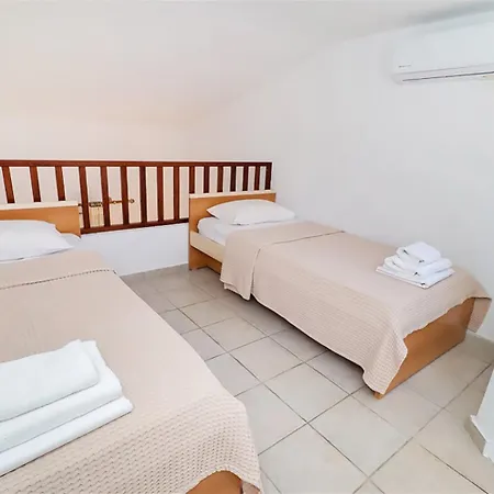 Marias / 3 Bedrooms 9 Guests בית נופש *